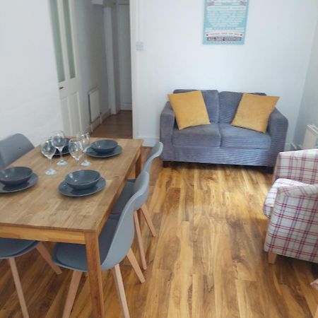 לונדון 2 Bedroom Apartment, Fortescue Road מראה חיצוני תמונה