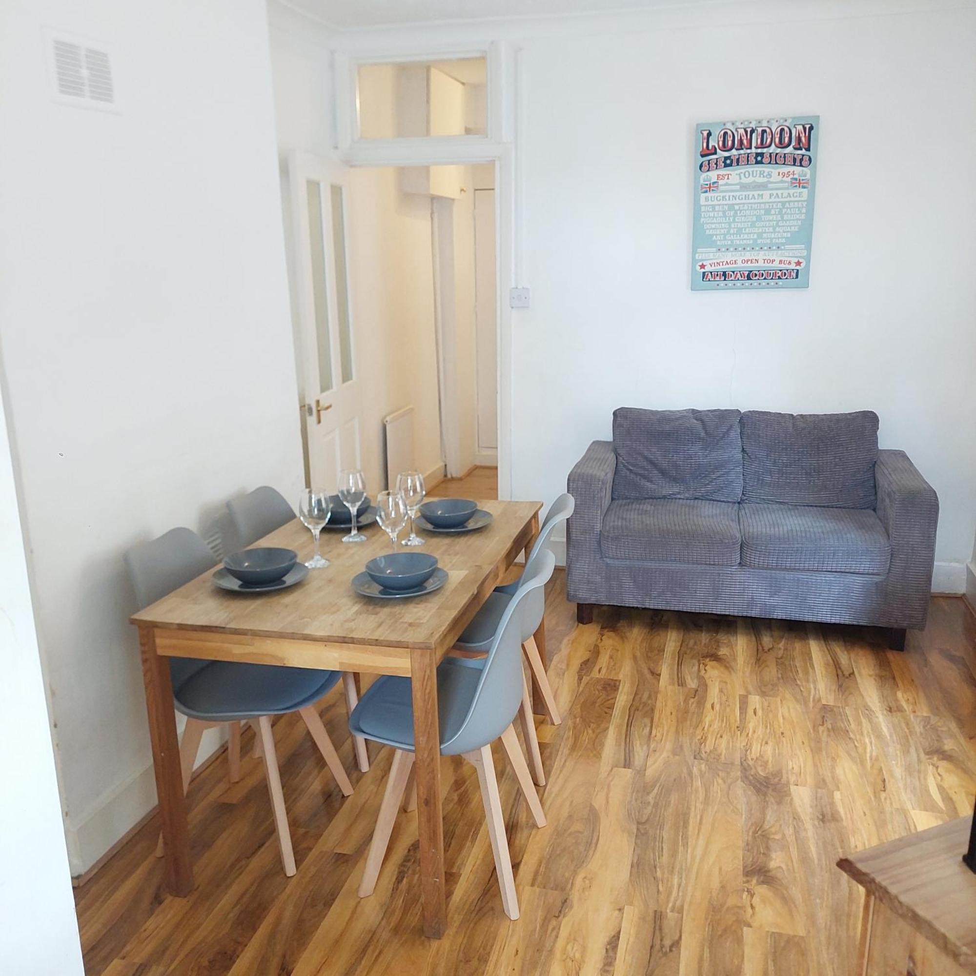 לונדון 2 Bedroom Apartment, Fortescue Road מראה חיצוני תמונה