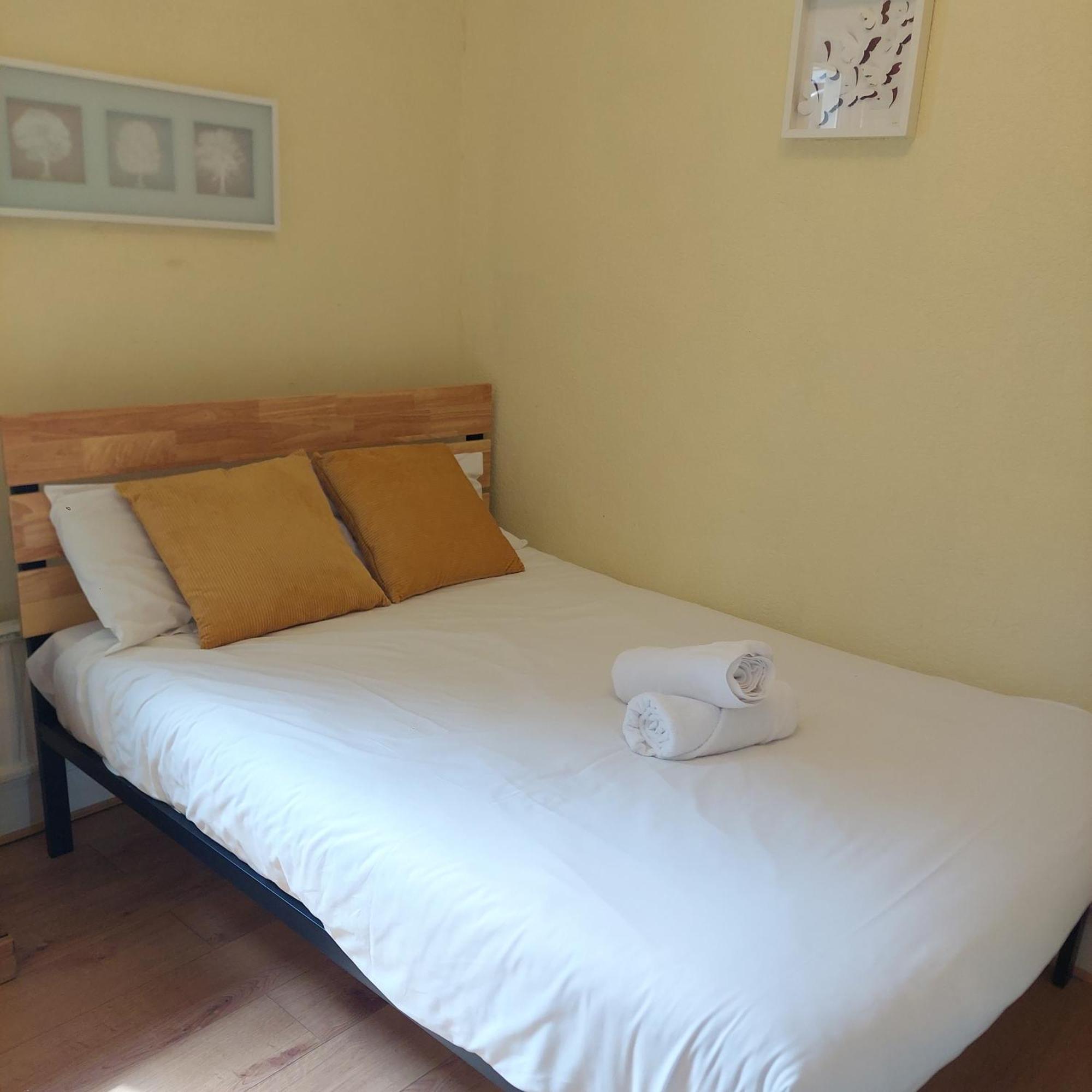 לונדון 2 Bedroom Apartment, Fortescue Road מראה חיצוני תמונה